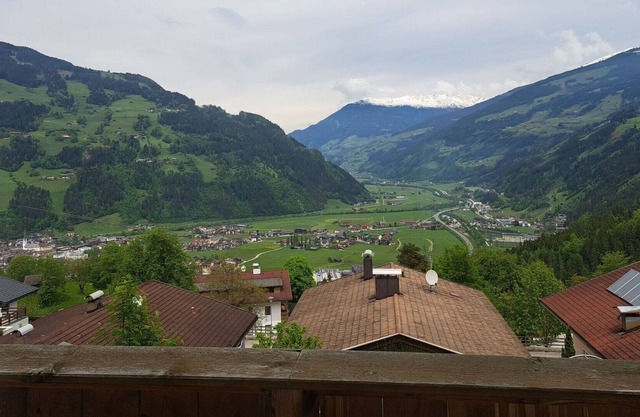 Schöne Wohnung für 9 Gäste mit W-LAN, TV, Balkon und Parkplatz