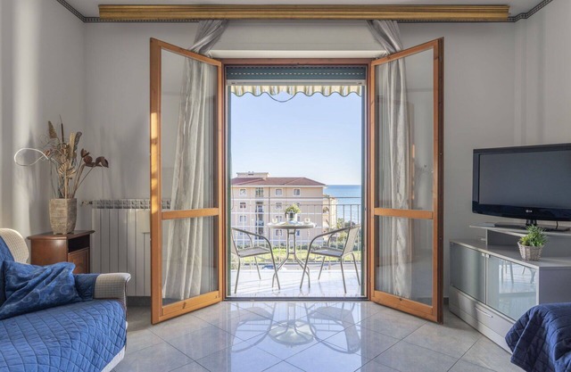 Angenehme Wohnung für 5 Leute mit W-LAN, TV, Balkon, Haustiere erlaubt und Parkplatz