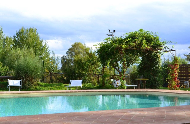 Herrliche Wohnung für 6 Gäste mit W-LAN, Pool, TV, Terrasse und Parkplatz