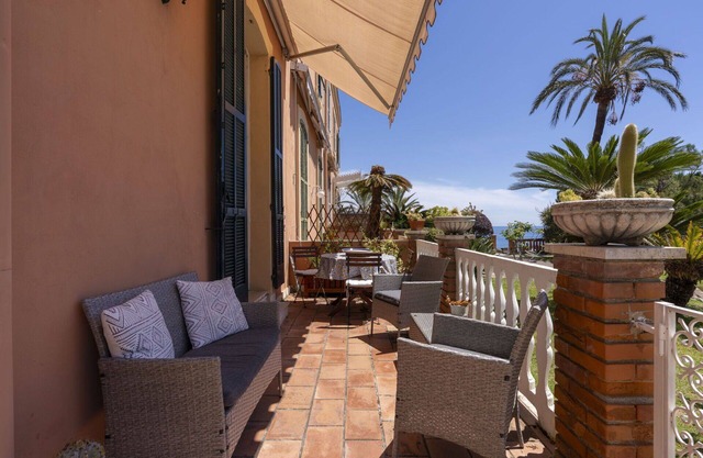 Gemütliche Wohnung für 4 Gäste mit Pool, W-LAN, TV, Terrasse, Panoramablick und Parkplatz