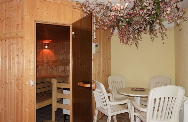 Schöne Wohnung für 6 Leute mit W-LAN, TV, Innenhof und Parkplatz