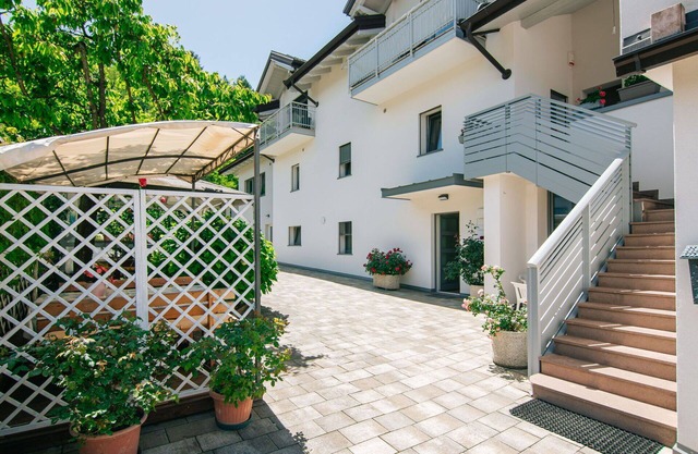 Schöne Wohnung für 4 Personen mit W-LAN, TV, Innenhof, Haustiere erlaubt und Parkplatz