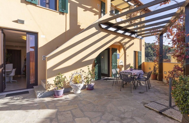 Schöne Wohnung für 6 Leute mit W-LAN, Klimaanlage, TV, Terrasse, Haustiere erlaubt und Parkplatz
