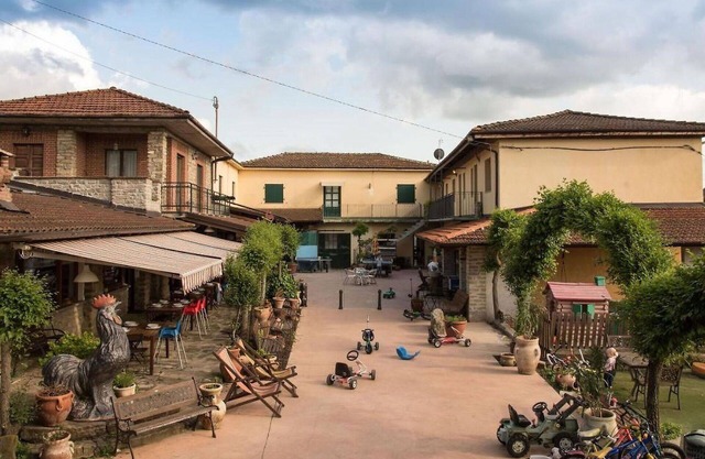 Herrliche Wohnung für 6 Personen mit Pool, W-LAN, TV, Terrasse, Haustiere erlaubt und Parkplatz