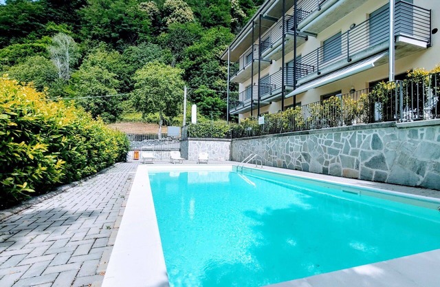 Schöne Wohnung für 4 Personen mit W-LAN, Pool, TV und Terrasse