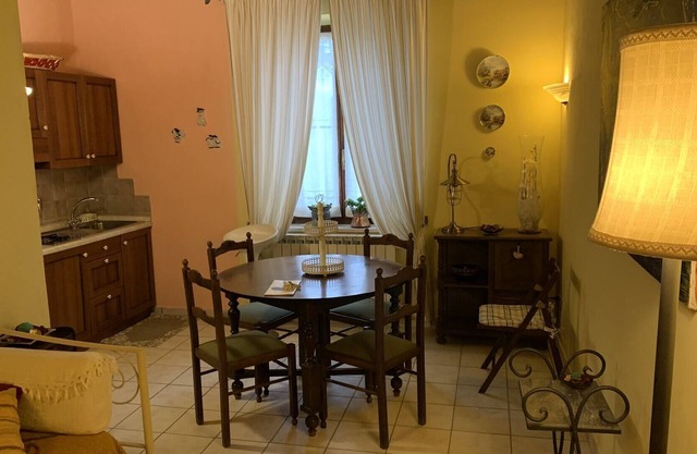 Schöne Wohnung für 2 Leute mit Pool, W-LAN, Innenhof und Parkplatz, bei Spoleto