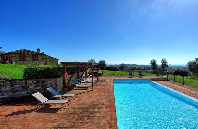 Schöne Wohnung für 2 Personen mit Pool, Klimaanlage, TV, Panoramablick und Parkplatz, bei Siena