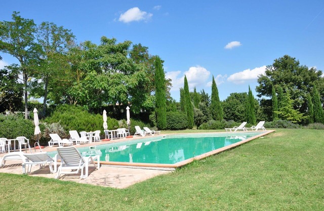 Herrliche Wohnung mit Pool, W-LAN, TV, Haustiere erlaubt, Panoramablick und Parkplatz
