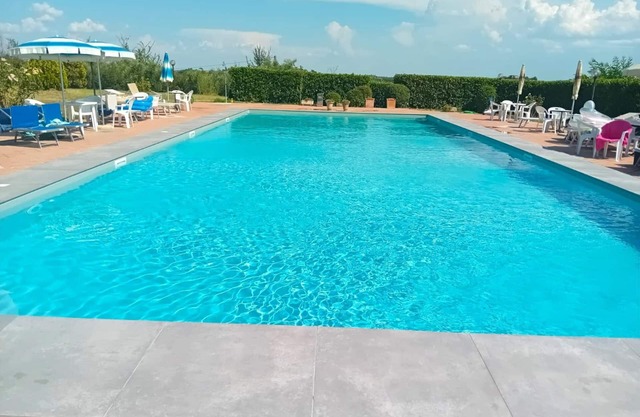 Schöne Wohnung für 4 Gäste mit W-LAN, Pool, Haustiere erlaubt und Parkplatz