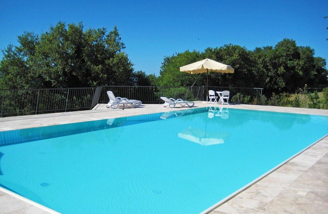 Schöne Wohnung mit Pool, W-LAN, TV, Haustiere erlaubt und Parkplatz, bei San Gimignano
