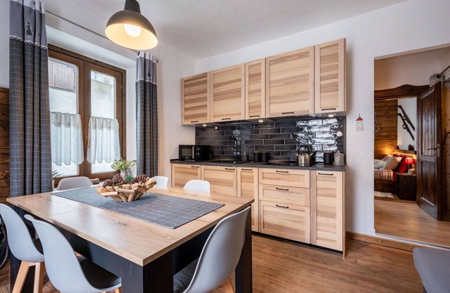 Lovely apartment for 4 people with WIFI, TV, patio, pets allowed and parking