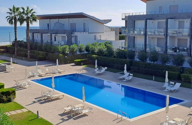Angenehme Wohnung mit Pool, Klimaanlage, W-LAN, TV, Terrasse, Haustiere erlaubt und Parkplatz