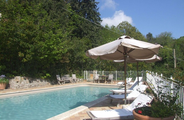 Angenehme Wohnung für 5 Leute mit W-LAN, Pool, TV, Innenhof und Parkplatz