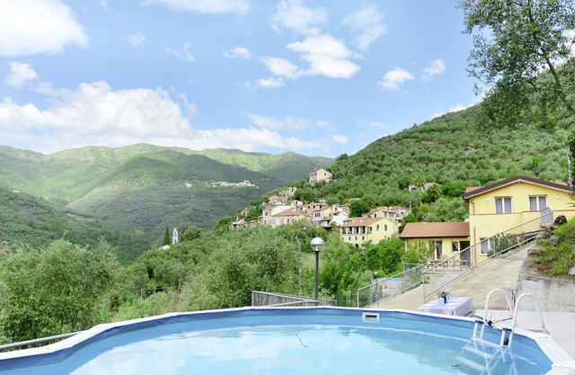 Schöne Wohnung für 6 Gäste mit Pool, TV, Terrasse, Haustiere erlaubt, Panoramablick und Parkplatz