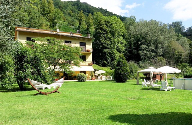 Gemütliche Wohnung für 6 Personen mit W-LAN, Pool, Whirlpool, TV, Innenhof und Parkplatz