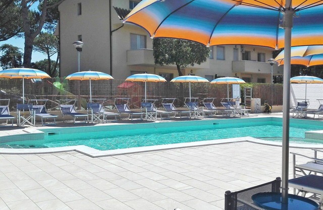 Herrliche Wohnung mit Klimaanlage, Pool, W-LAN, TV, Innenhof, Haustiere erlaubt und Parkplatz