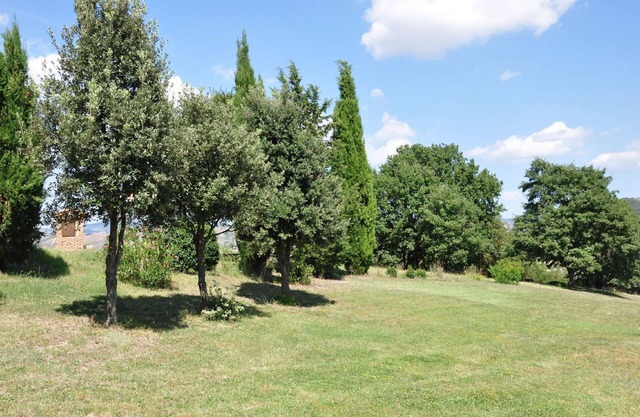 Angenehme Wohnung mit Pool, W-LAN, TV, Innenhof, Haustiere erlaubt, Panoramablick und Parkplatz