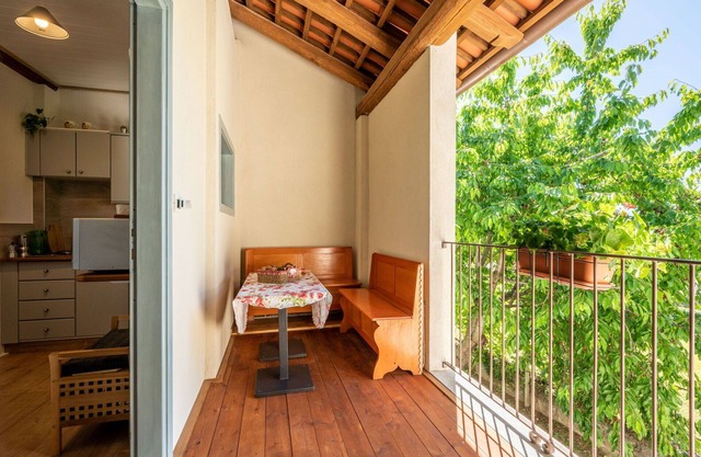 Angenehme Wohnung für 6 Leute mit W-LAN, TV, Terrasse, Haustiere erlaubt und Parkplatz