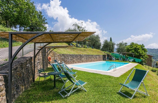 Herrliche Wohnung für 6 Gäste mit Pool, W-LAN, TV, Innenhof, Haustiere erlaubt und Parkplatz
