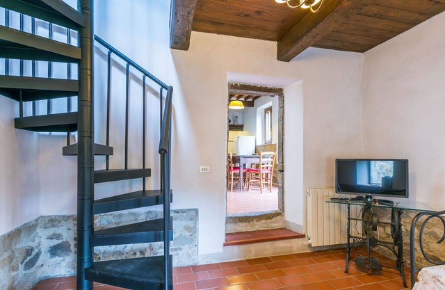 Schöne Wohnung für 6 Leute mit W-LAN, Pool, TV, Innenhof, Haustiere erlaubt und Parkplatz