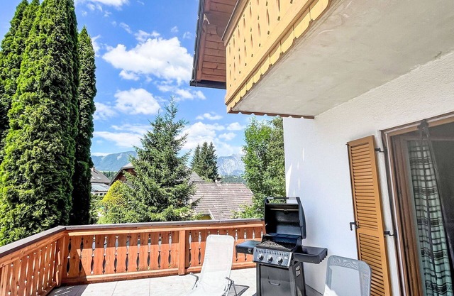 Angenehme Wohnung für 12 Leute mit Whirlpool, W-LAN, TV, Terrasse, Panoramablick und Parkplatz