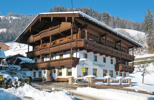 Angenehme Wohnung für 24 Leute mit W-LAN, TV, Balkon und Parkplatz