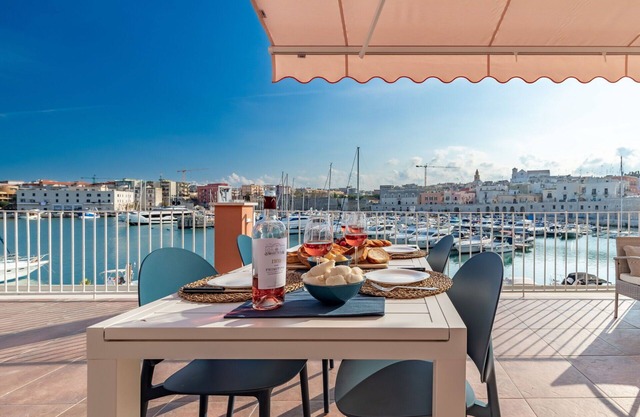 Angenehme Wohnung für 6 Leute mit W-LAN, Klimaanlage, TV, Terrasse und Panoramablick