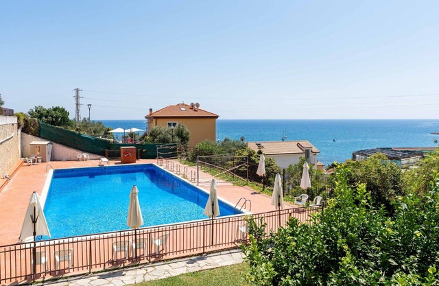 Gemütliche Wohnung für 4 Gäste mit W-LAN, Pool, Balkon und Parkplatz