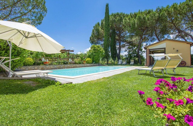 Herrliche Wohnung für 4 Personen mit W-LAN, Pool, TV, Terrasse, Haustiere erlaubt und Parkplatz