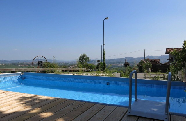 Gemütliche Wohnung für 2 Leute mit Pool, W-LAN, TV, Innenhof, Haustiere erlaubt und Parkplatz