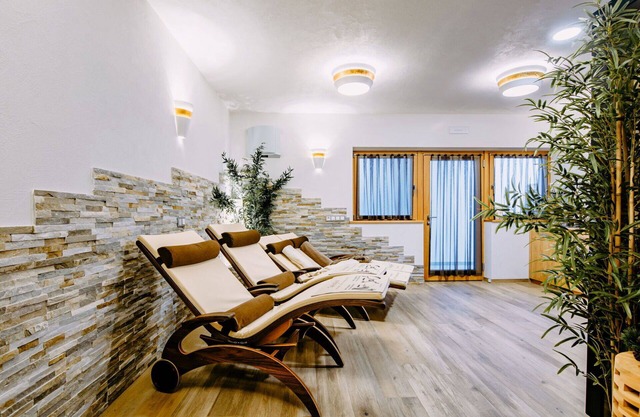 Herrliche Wohnung für 14 Leute mit W-LAN, TV, Balkon und Parkplatz