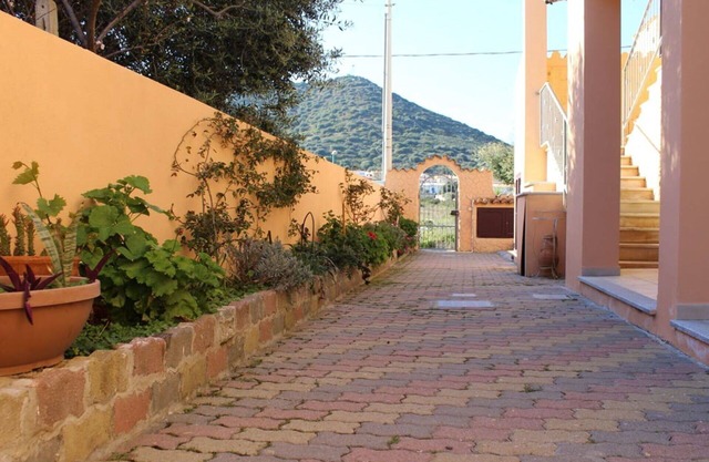 Schöne Wohnung für 4 Personen mit Klimaanlage, W-LAN, TV, Terrasse und Parkplatz