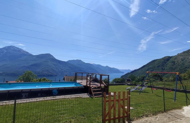Angenehme Wohnung für 6 Gäste mit W-LAN, Whirlpool, Pool, TV, Terrasse und Parkplatz