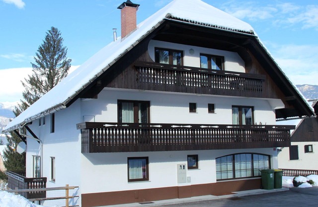 Gemütliche Wohnung für 2 Personen mit W-LAN, TV, Haustiere erlaubt, Panoramablick und Parkplatz