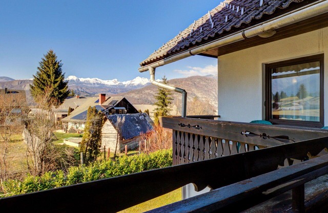 Gemütliche Wohnung mit W-LAN, TV, Balkon, Haustiere erlaubt, Panoramablick und Parkplatz