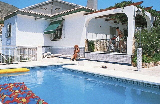 Wohnung in einem Ferienhaus mit privatem Pool, W-LAN, Terrasse, Haustiere erlaubt, Parkplatz