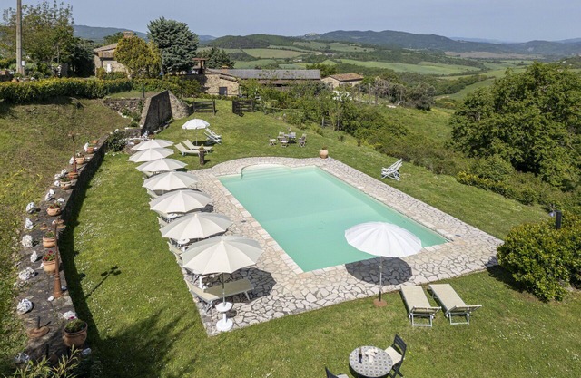 Schöne Wohnung in einem Ferienhaus für 7 Personen mit W-LAN, Pool und Parkplatz
