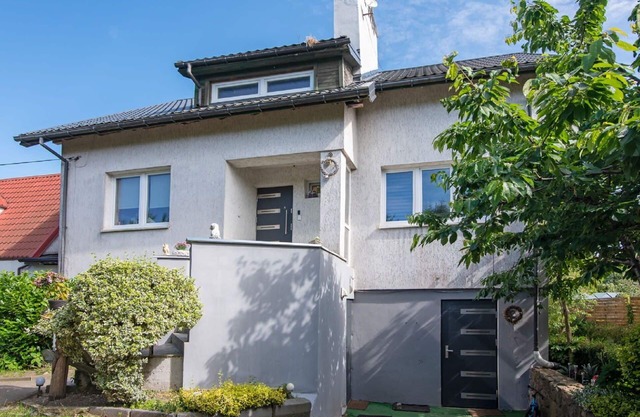 Herrliche Wohnung in einem Ferienhaus mit W-LAN, TV, Innenhof, Haustiere erlaubt und Parkplatz