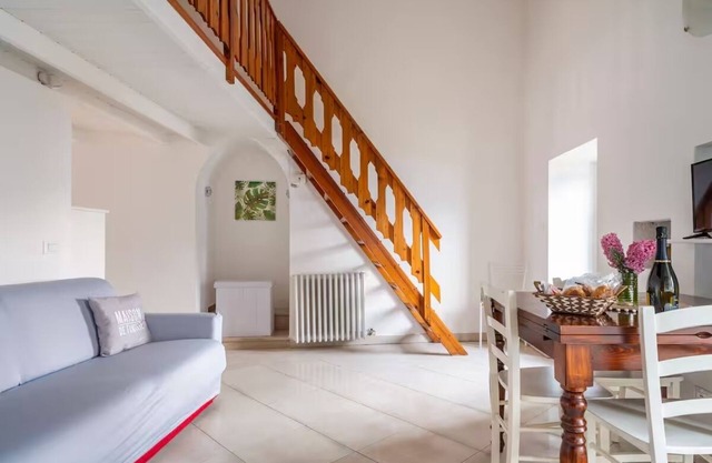 WUNDERSCHÖNE FERIENWOHNUNG MIT SEEBLICK IM HISTORISCHEN DORF MIT PATIO