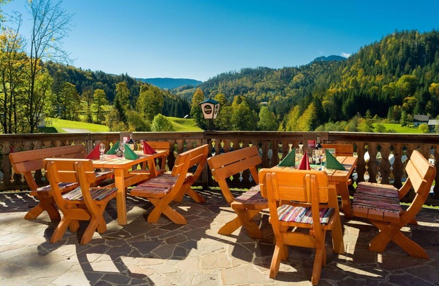 Lovely apartment in villa for 6 guests with WIFI, TV, terrace, pets allowed and parking
