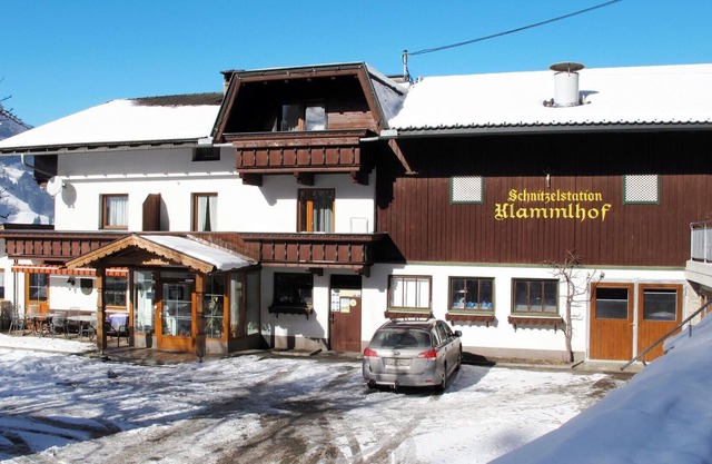Herrliche Wohnung in einem Ferienhaus für 5 Personen mit Pool, W-LAN, TV, Balkon und Parkplatz