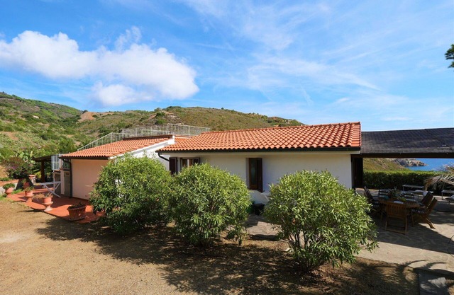 Precioso apartamento en villa para 8 personas con WIFI, TV, patio, mascotas permitida y aparcamiento