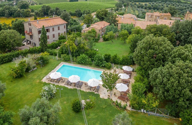 Wohnung in einem Ferienhaus mit Pool, Klimaanlage, W-LAN, TV, Innenhof, Panoramablick, Parkplatz