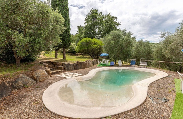 Wohnung in einem Ferienhaus mit W-LAN, Pool, Klimaanlage, TV, Terrasse, Panoramablick, Parkplatz