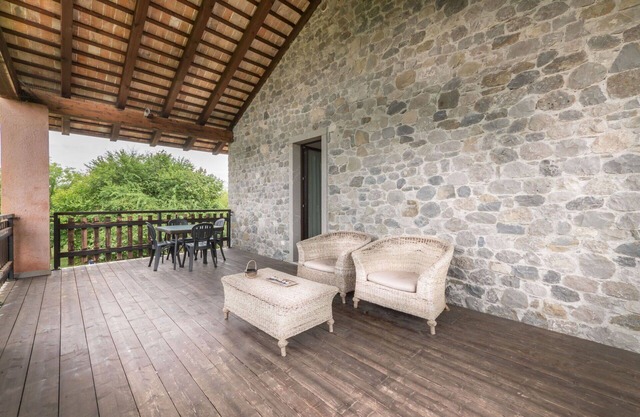 Herrliche Wohnung in einem Ferienhaus mit Pool, W-LAN, Klimaanlage, TV, Terrasse, Parkplatz