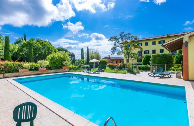 Wohnung in einem Ferienhaus mit Whirlpool, Klimaanlage, W-LAN, privatem Pool, TV, Parkplatz