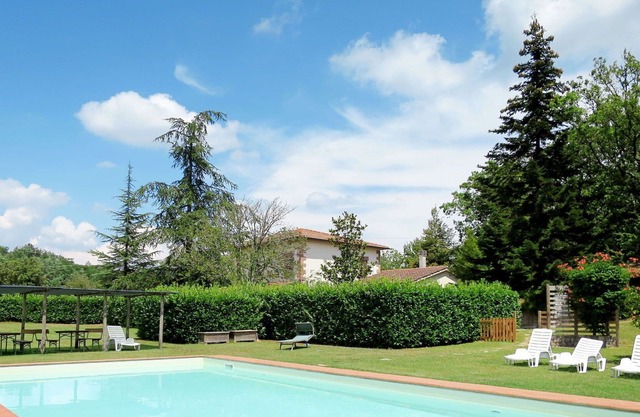 Schöne Wohnung in einem Ferienhaus für 2 Leute mit W-LAN, Pool, Haustiere erlaubt und Parkplatz
