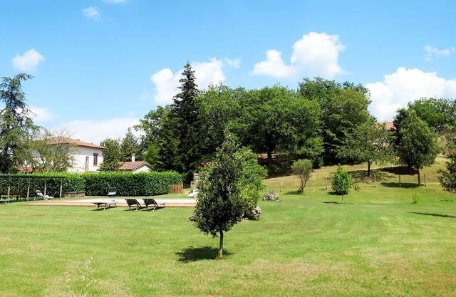 Angenehme Wohnung in einem Ferienhaus für 4 Leute mit Pool, W-LAN und Parkplatz
