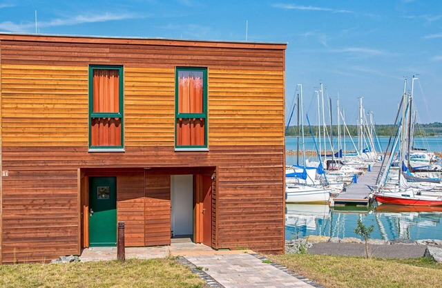 Angenehme Wohnung in einem Ferienhaus mit W-LAN, TV, Balkon, Haustiere erlaubt und Parkplatz
