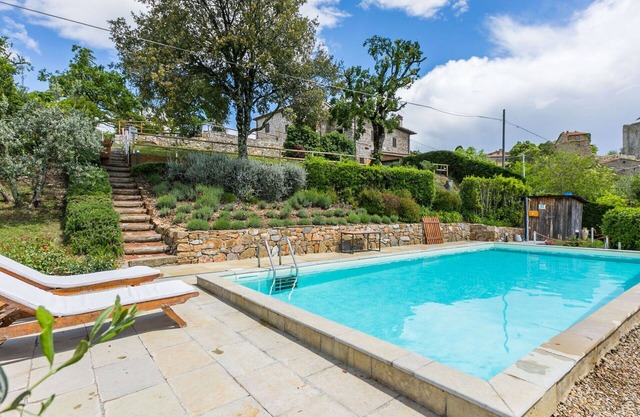 Herrliche Wohnung in einem Ferienhaus mit W-LAN, Pool, TV, Terrasse, Panoramablick, Parkplatz